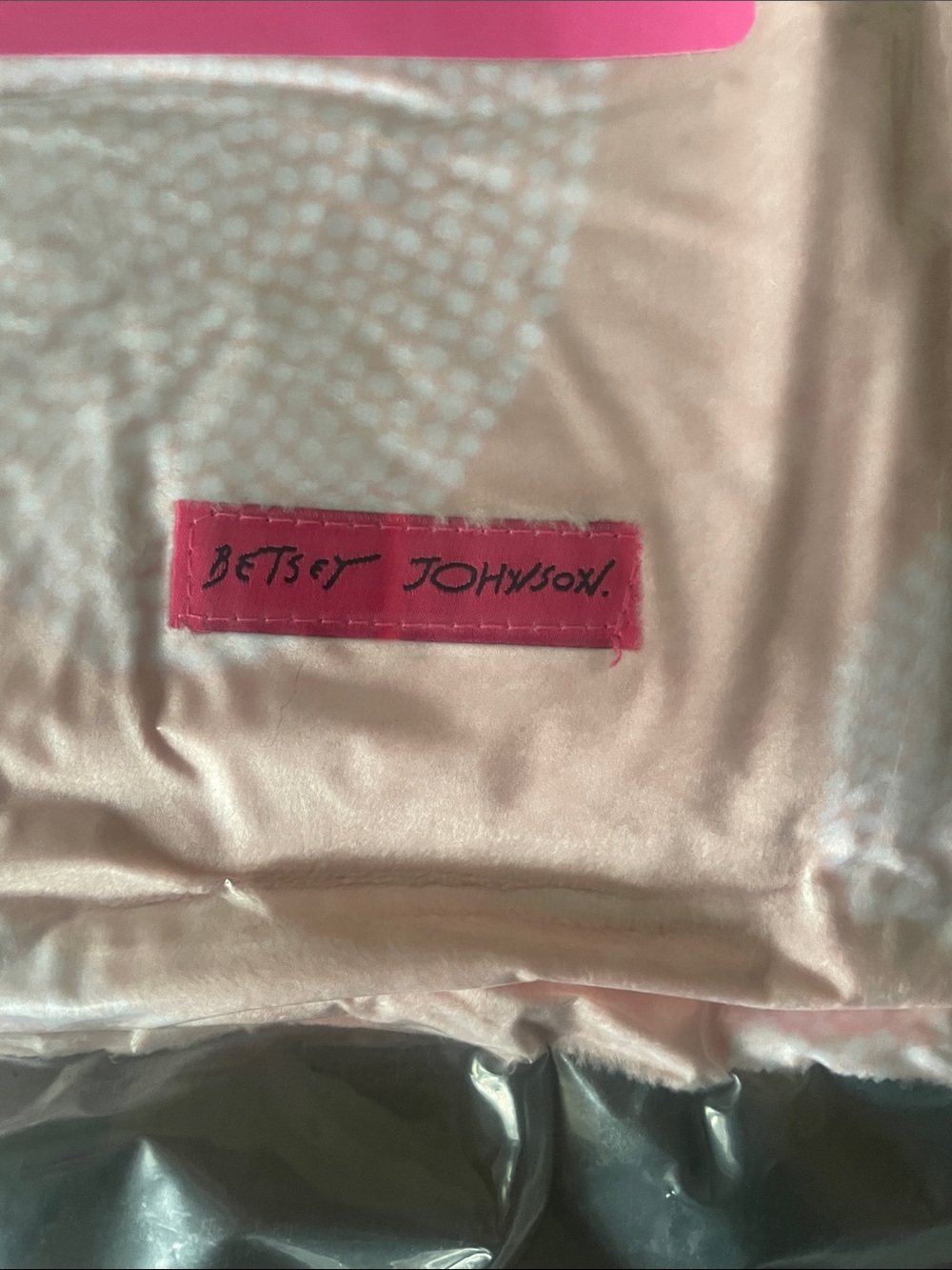 Betsey Johnson Pink & White Heart Blanket - Picture 4 of 5